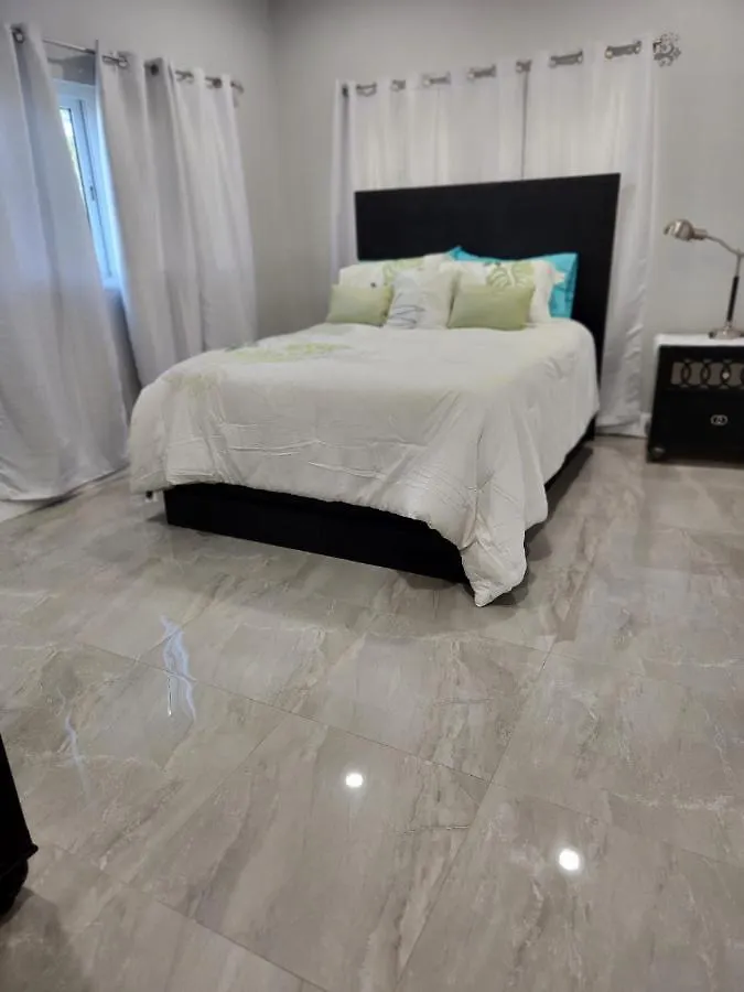 The Hide Away Apartment Nassau